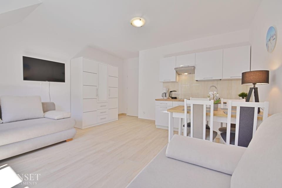 TV and multimedia, Kitchen or kitchenette, Seating area, Dining area