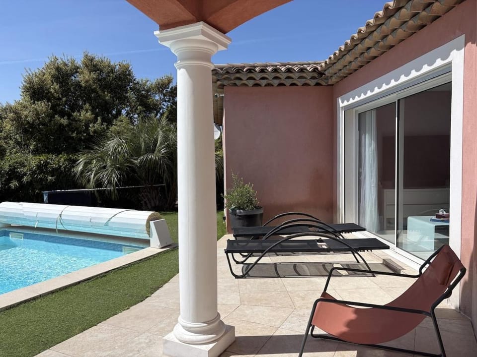 Villa avec piscine, 4 chambres, jardin, dans le massif des maures Villa in Roquebrune-sur-Argens