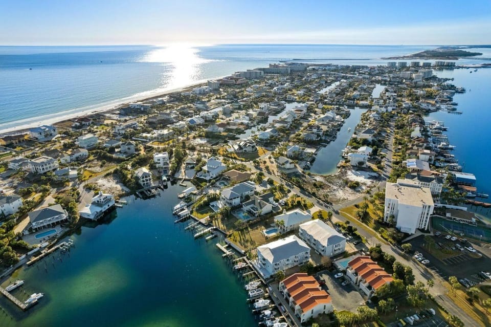 Laguna Point 6- Dock Holiday House in Destin