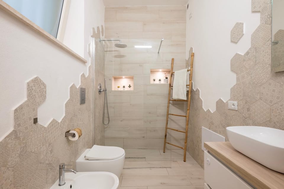 Shower, Toilet, Bathroom, bidet, towels