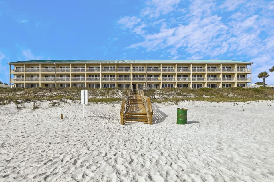 Crystal Sands 215A- Saltwater Daze House in Destin