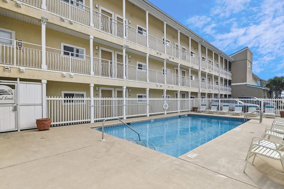 Crystal Sands 215A- Saltwater Daze House in Destin