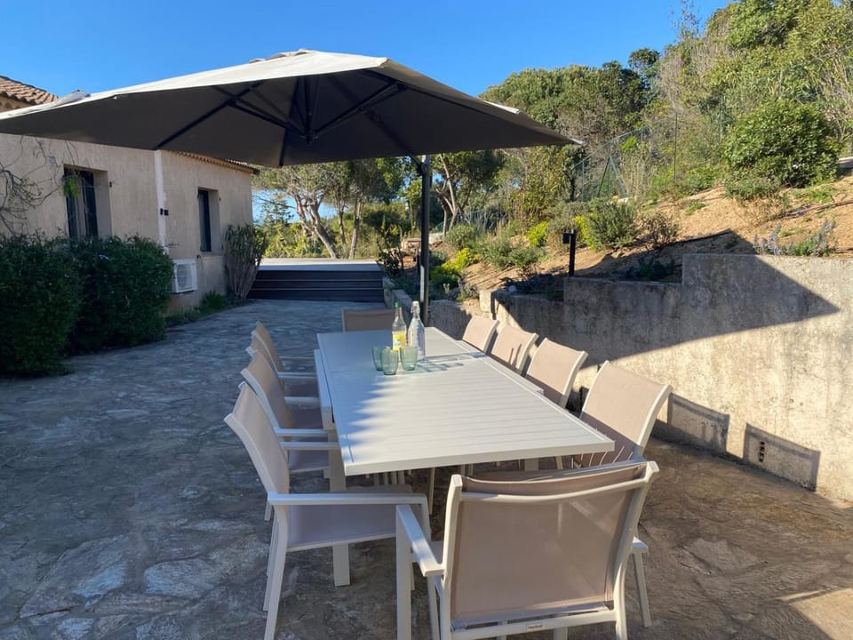 Villa vue mer, piscine et plage à pied - 9 pers Villa in Coti-Chiavari