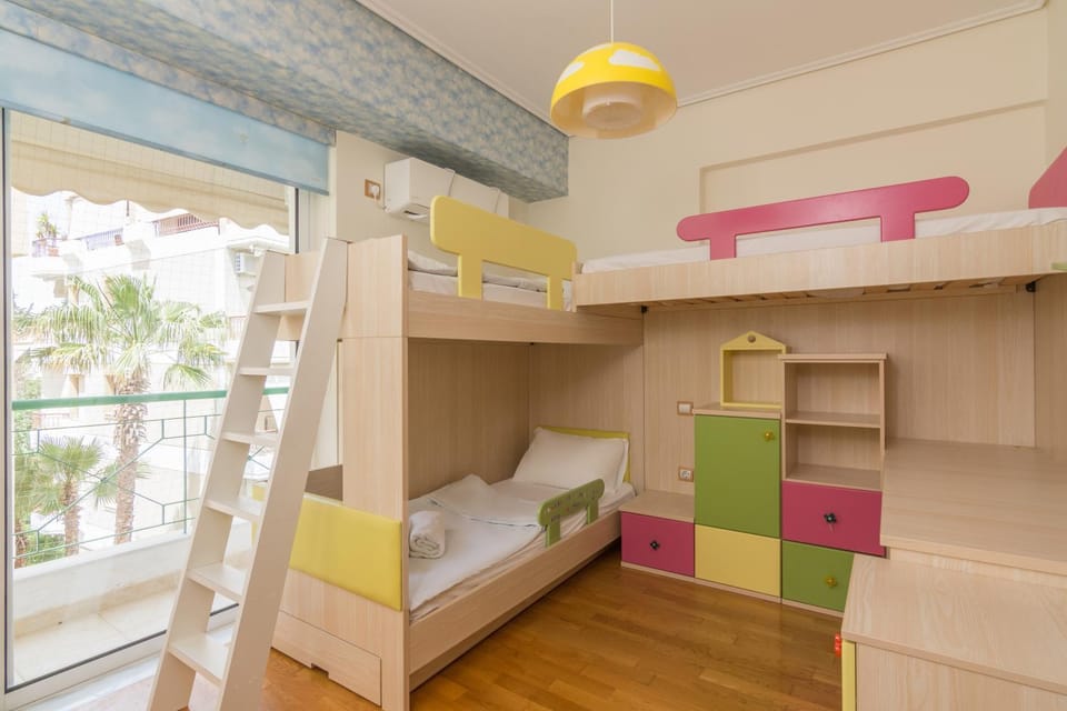 Bedroom, bunk bed