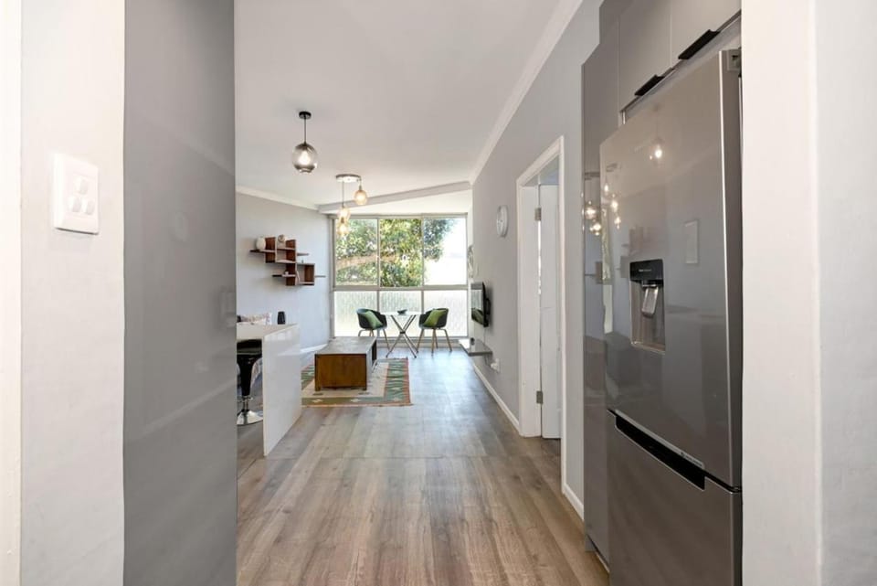 Modern Two Bed Central Green Point Stadium Apartment in Cape Town