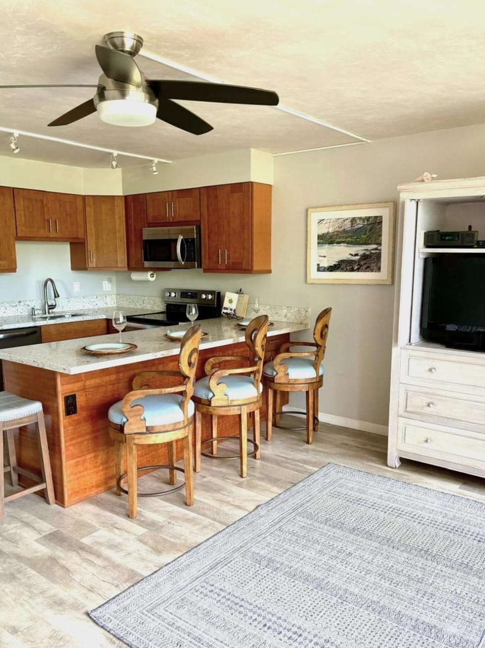 Dining area, kitchen