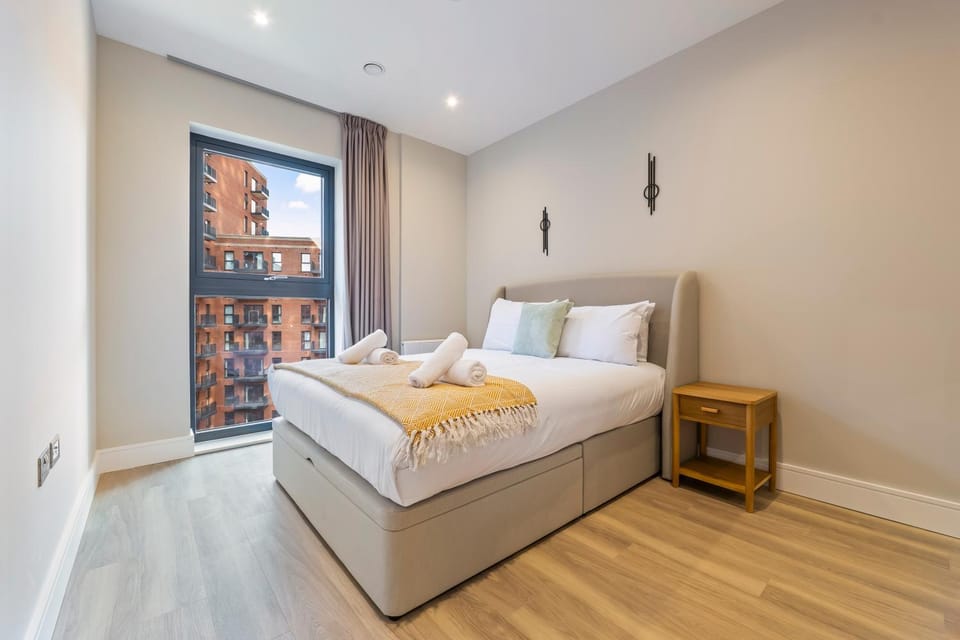 Bed, Photo of the whole room, Bedroom, towels