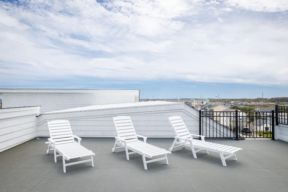 Brand New Luxury Townhome Close to Beach with Pool House in Kill Devil Hills