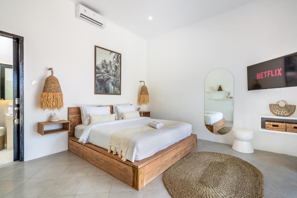 Bed, TV and multimedia, Photo of the whole room, Bedroom, air conditioner