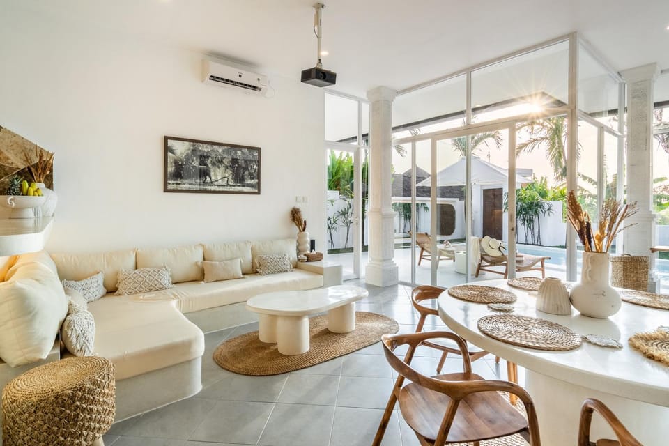 Living room, Seating area, Dining area, air conditioner
