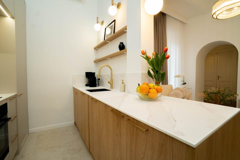 TV and multimedia, Kitchen or kitchenette, microwave, stove
