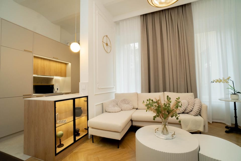 TV and multimedia, Kitchen or kitchenette, Living room, Seating area