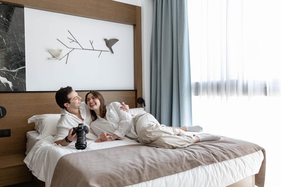 Bed, People, Photo of the whole room, Bedroom, towels
