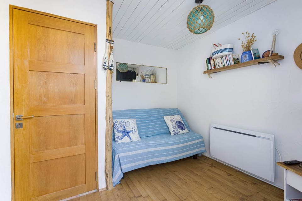 Living room, Bedroom