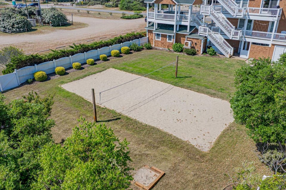 7BR with Heated Pool Volleyball Steps to Beach House in Corolla