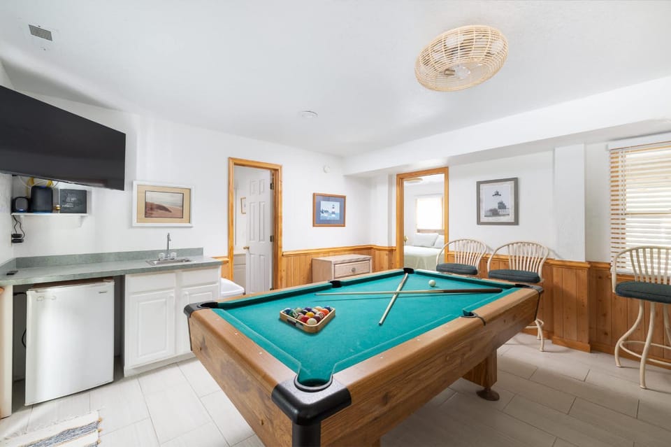 Walk to Beach with Private Pool in the Heart of Duck House in Schooner Ridge