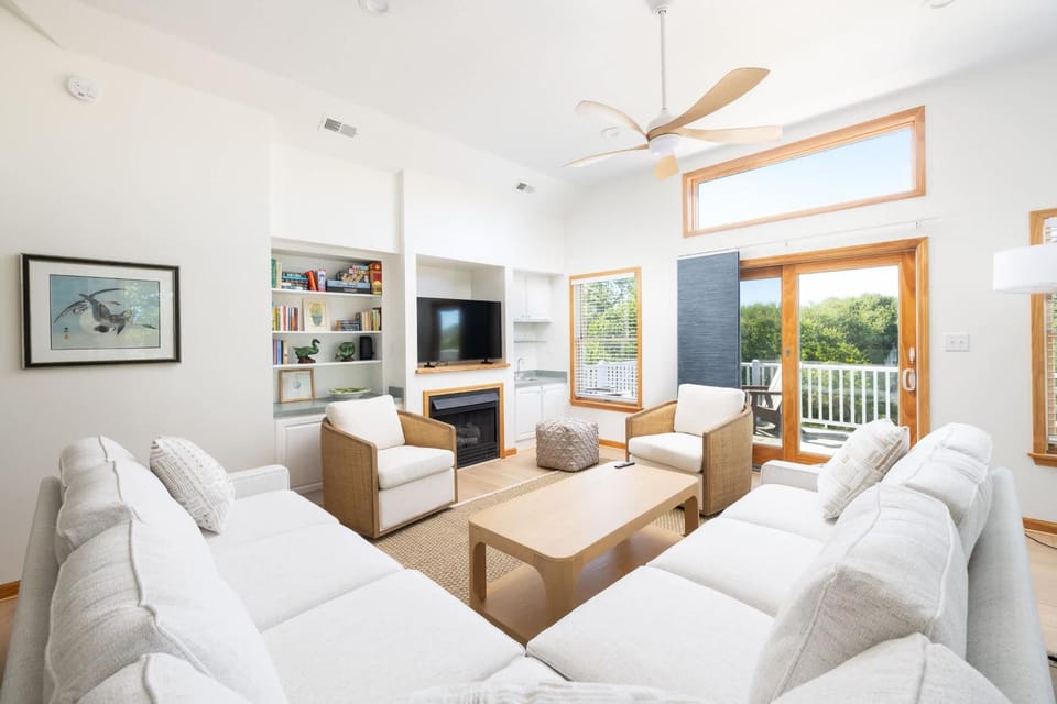Walk to Beach with Private Pool in the Heart of Duck House in Schooner Ridge