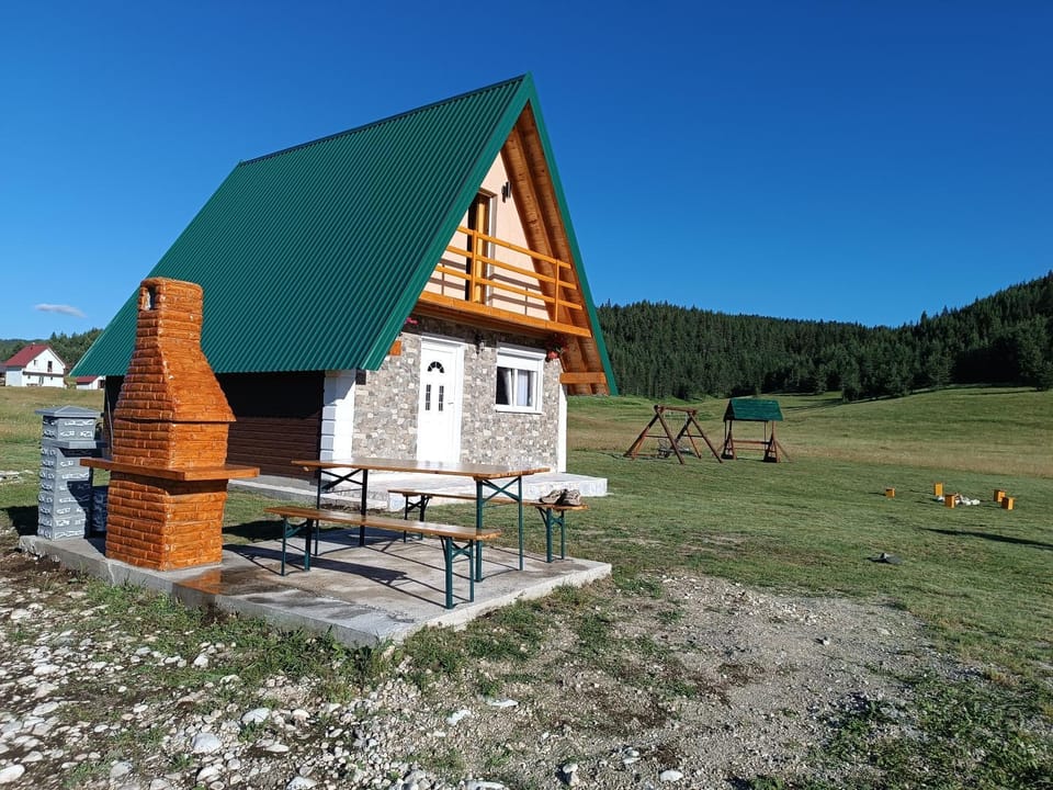 Sinaj Lodge House in Montenegro