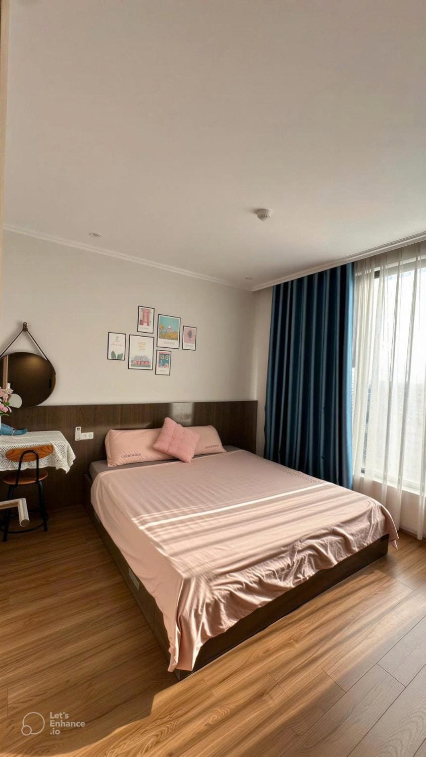 Photo of the whole room, Bedroom