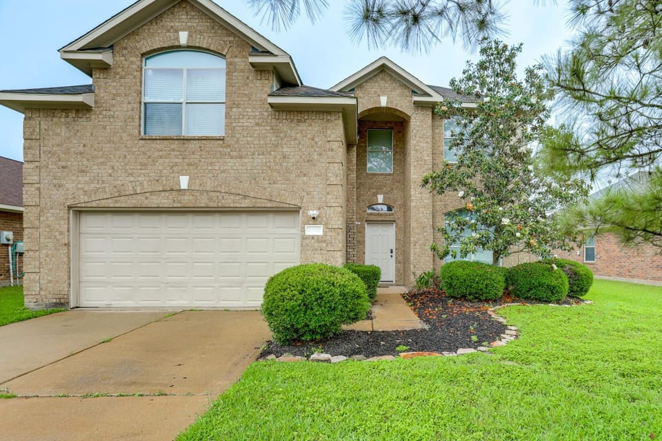 Private Yard & Furnished Patio! Rosenberg Retreat House in Rosenberg