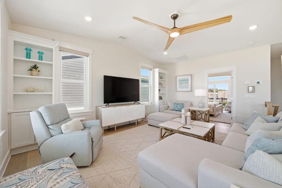 Ocean Views One Row to the Beach with Pool & Spa House in Oak Island