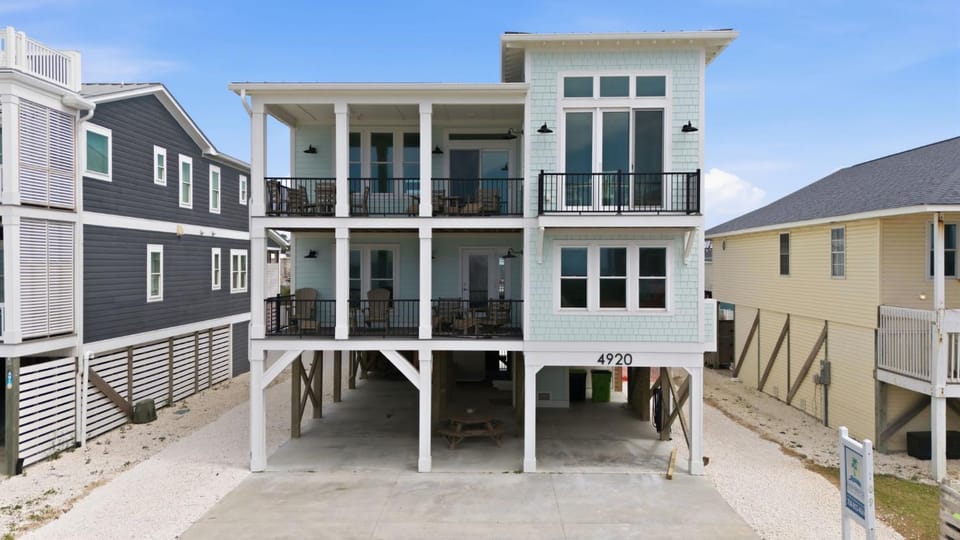 Ocean Views One Row to the Beach with Pool & Spa House in Oak Island