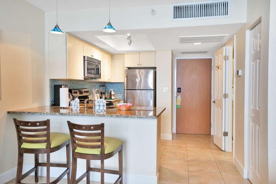 Hollywood Beach Tower - 1BR Suite Apartment in Hollywood Beach