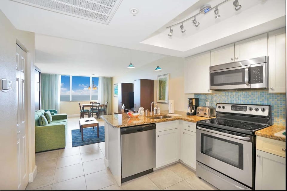 Hollywood Beach Tower - 1BR Suite Apartment in Hollywood Beach