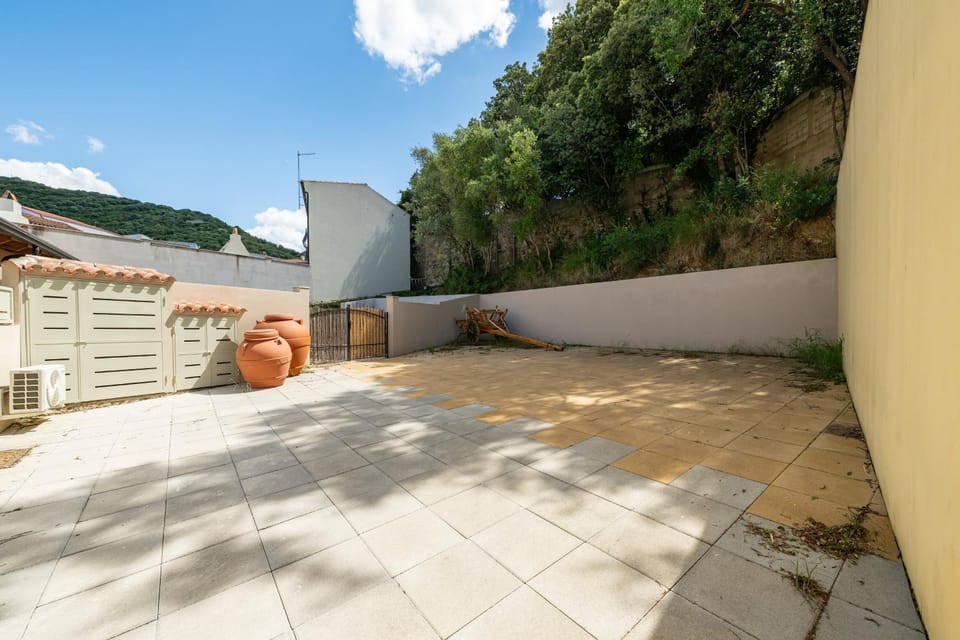 Property building, Balcony/Terrace