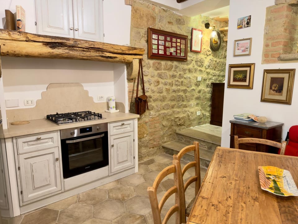 Kitchen or kitchenette, Dining area, dishwasher, oven, stove