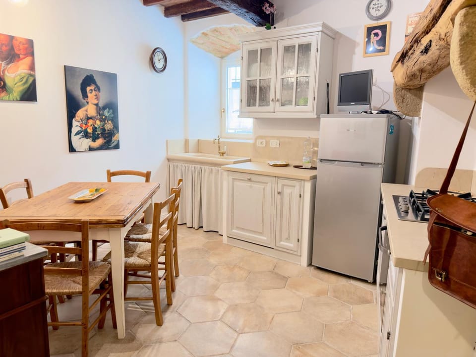 Kitchen or kitchenette, Dining area, dishwasher, oven, stove