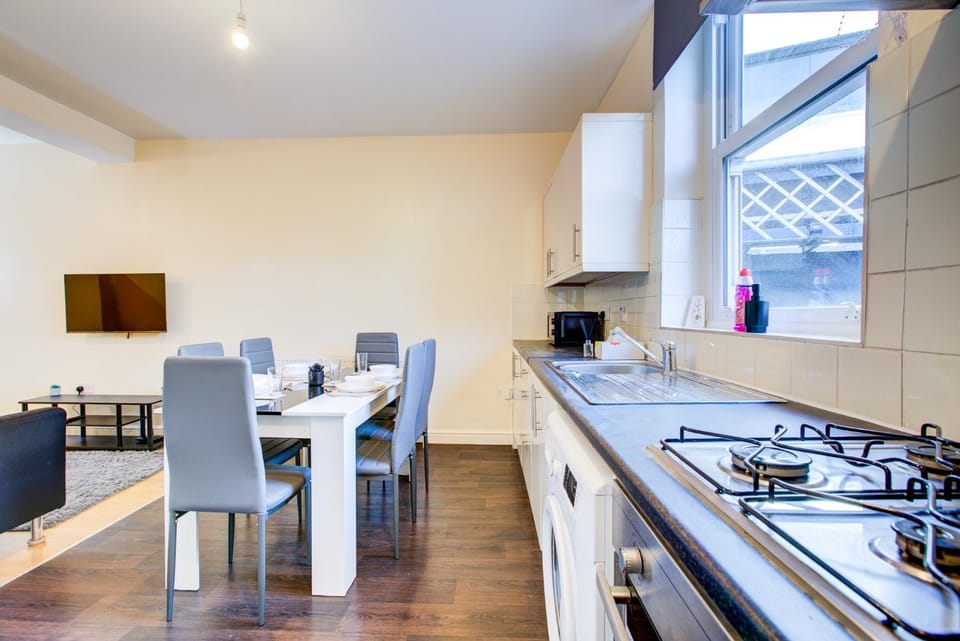 Dining area, kitchen