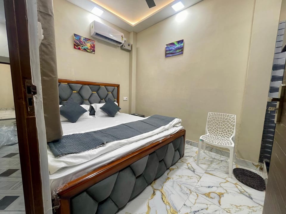 Bed, Bedroom, air conditioner