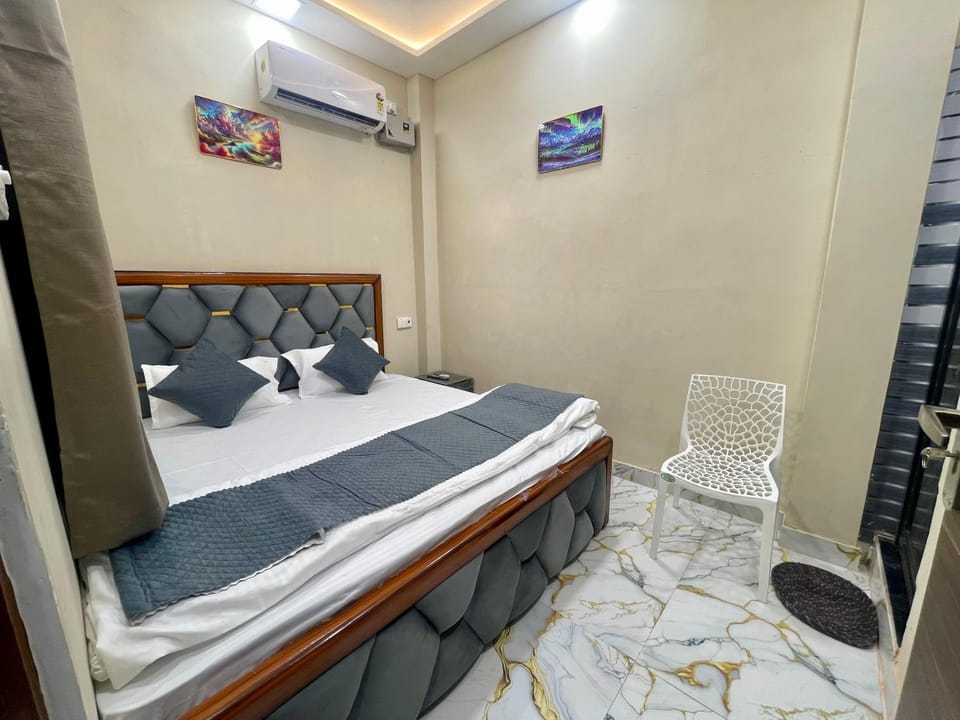 Bed, Bedroom, air conditioner