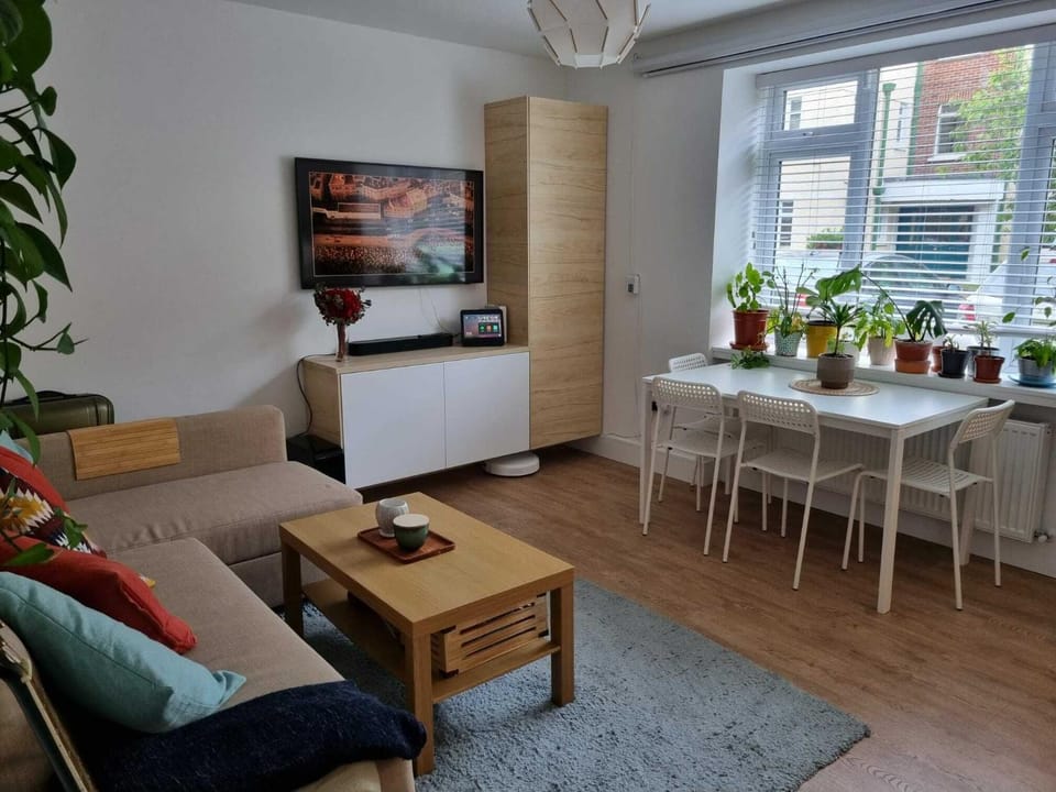 Charming Sandymount APT Sleeps 4 Apartment in Dublin