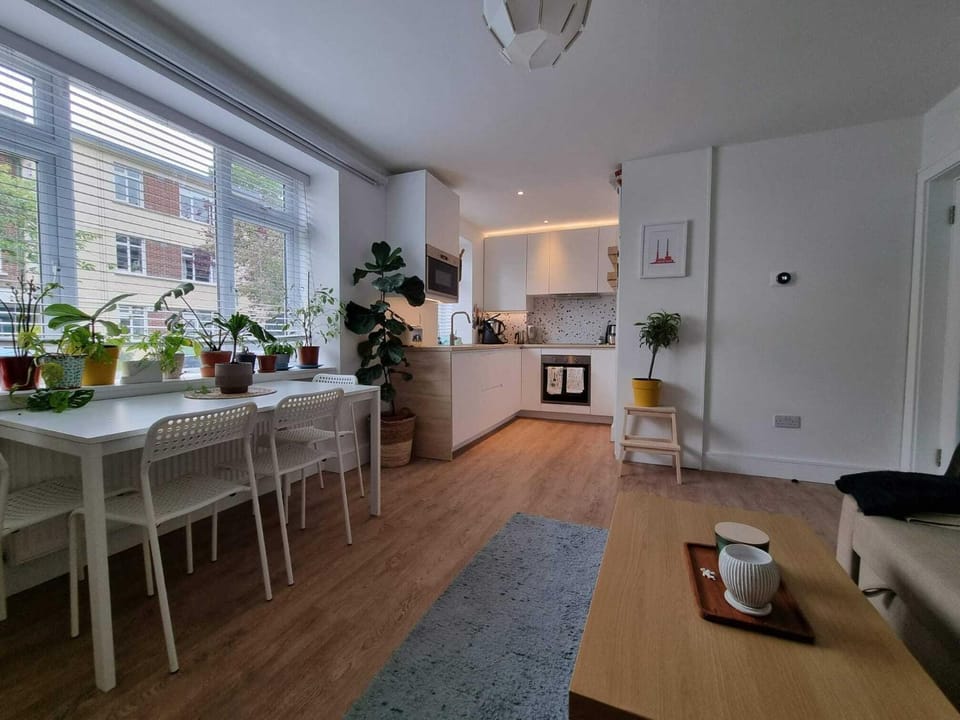 Charming Sandymount APT Sleeps 4 Apartment in Dublin