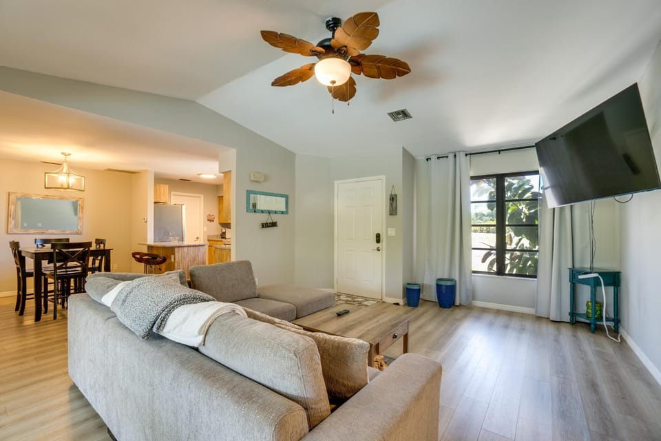 Tee Times & Beach Vibes! Rotonda West Home w/ Pool House in Rotonda West