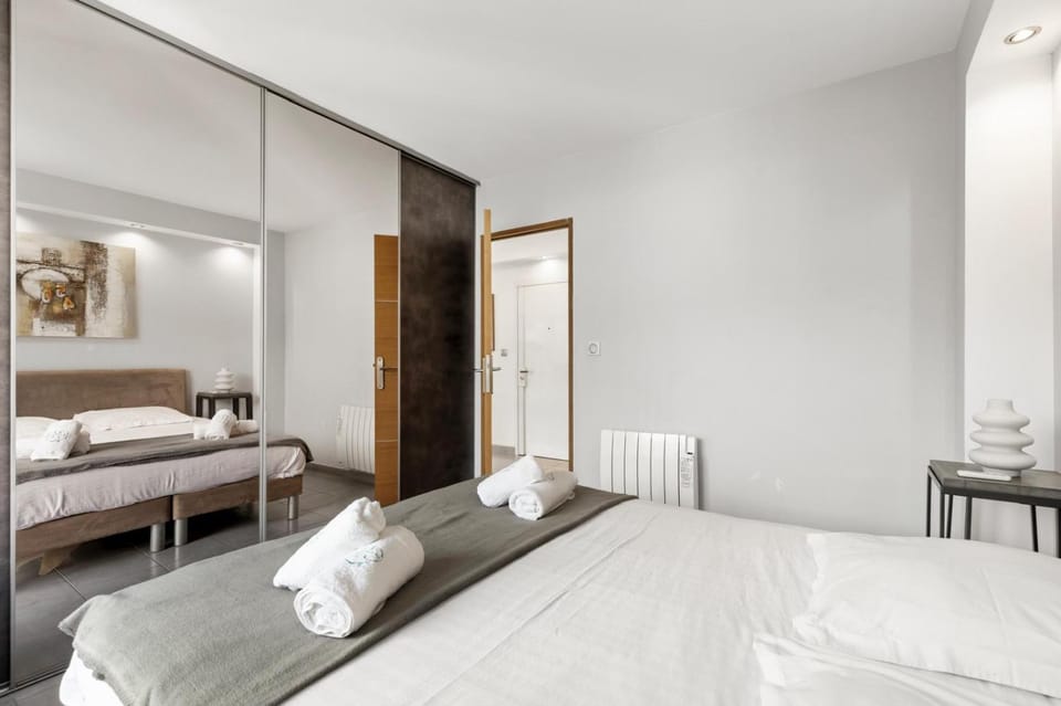 Madrid Panorama Suite Terrace & Parking Apartment in Cannes
