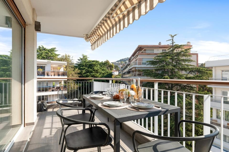 Madrid Panorama Suite Terrace & Parking Apartment in Cannes