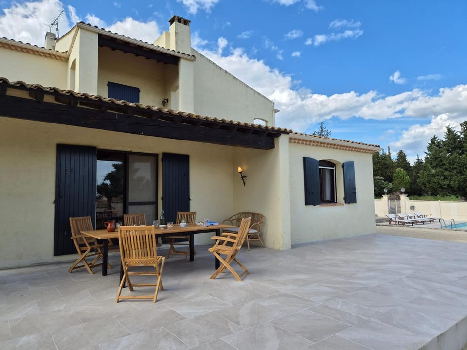 Property building, Patio, Day
