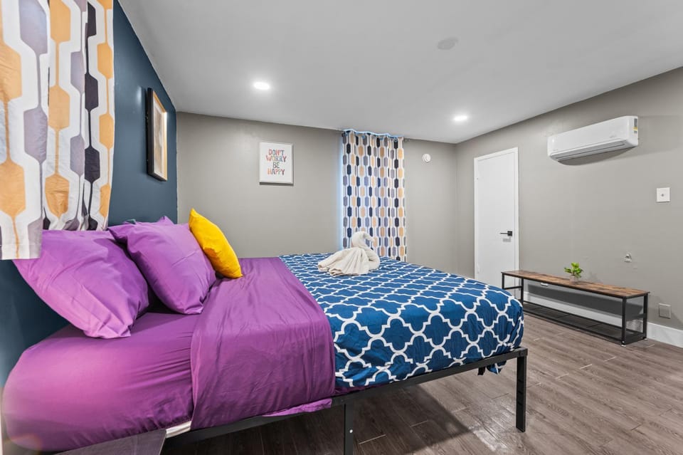 Chic Montrose Apartment with King Bed & Parking Apartment in Harris County