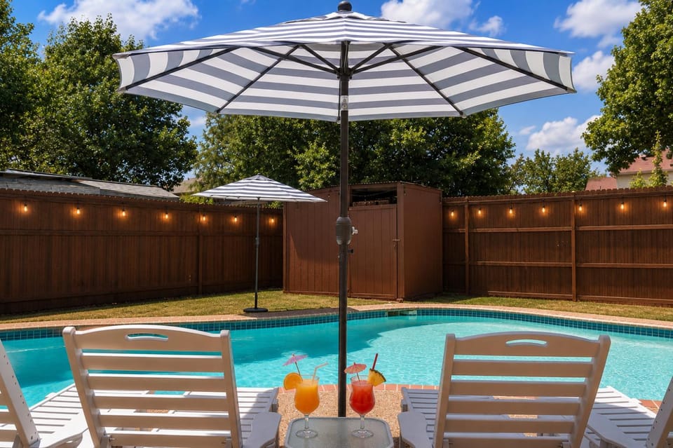 Luxury Retreat 6BR35BA Pool, Hot Tub & Game Room Villa in Garland