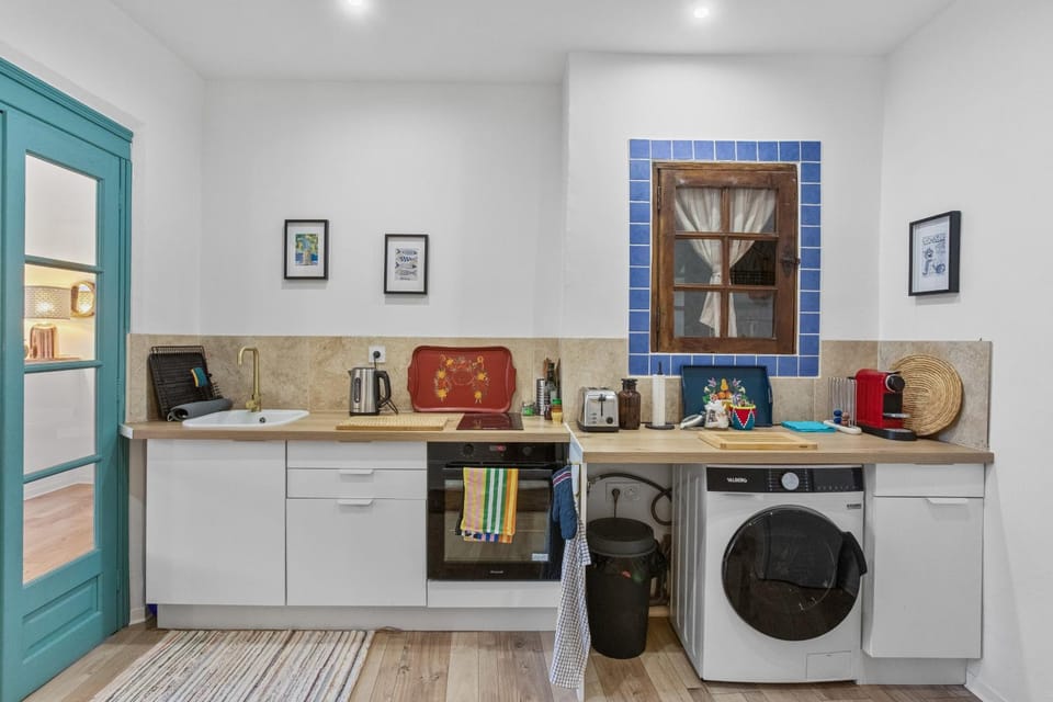 Kitchen or kitchenette, Living room