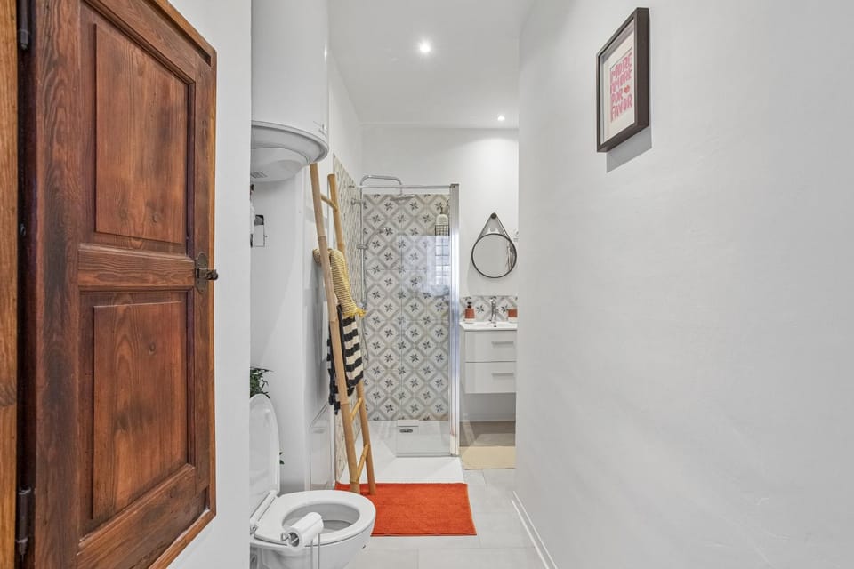 Bathroom, Living room