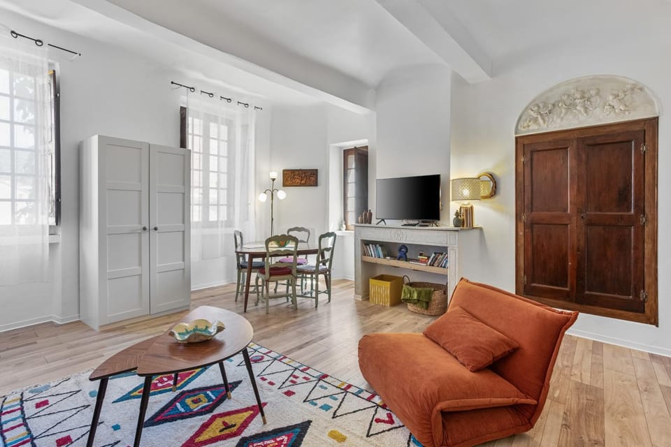 Property building, Living room