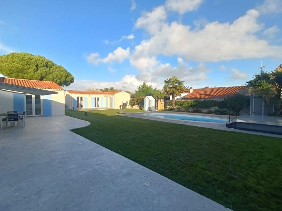 Property building, Swimming pool