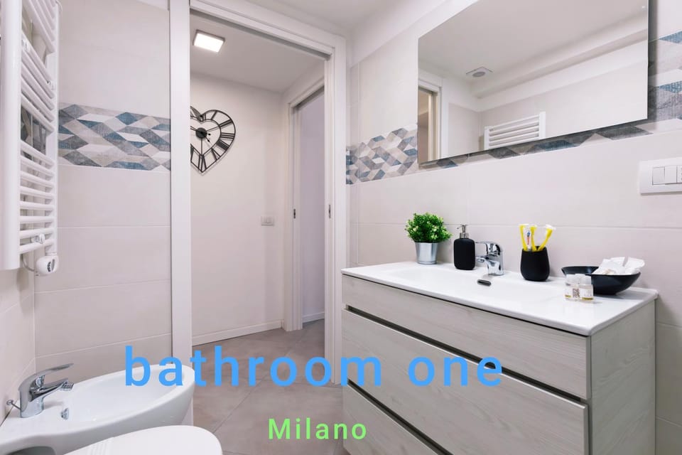 Milan loft 3BR 3BA and fast Wi-Fi 15 minutes to Duomo Apartment in Milan