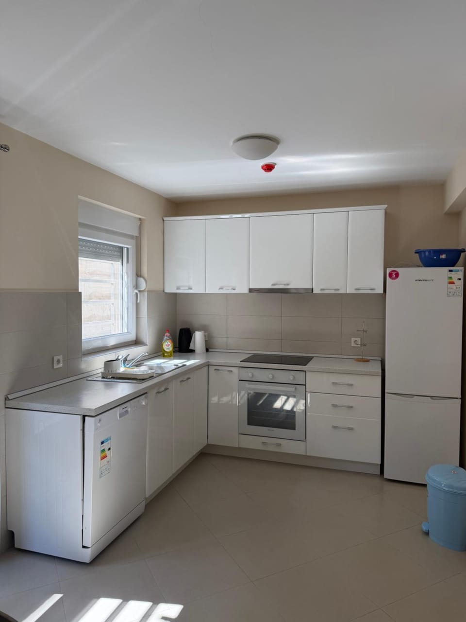 Kitchen or kitchenette, dishwasher