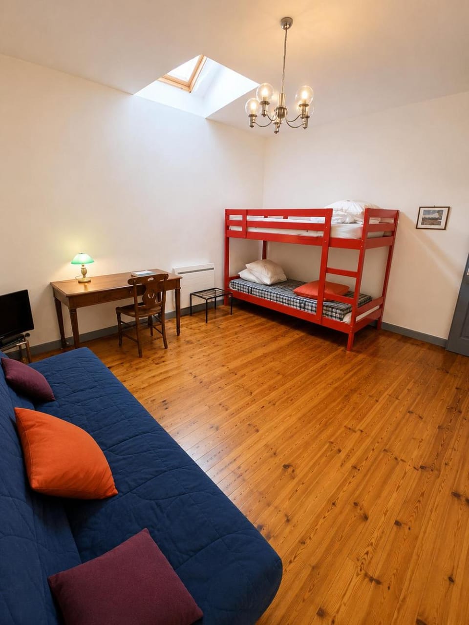 Bed, Photo of the whole room, Bedroom, bunk bed