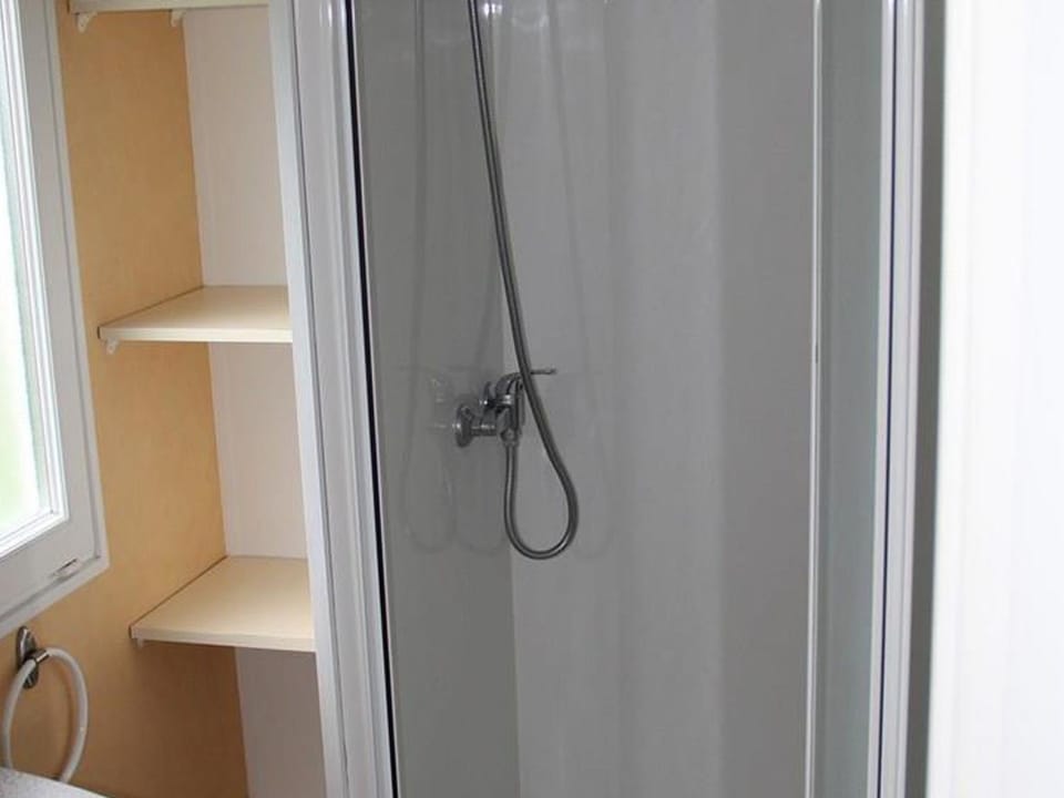 Mobil home pour 5 pers., animaux OK - API-1-52-2382 Campground/ 
RV Resort in Perros-Guirec